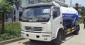 东风多利卡真空吸污车